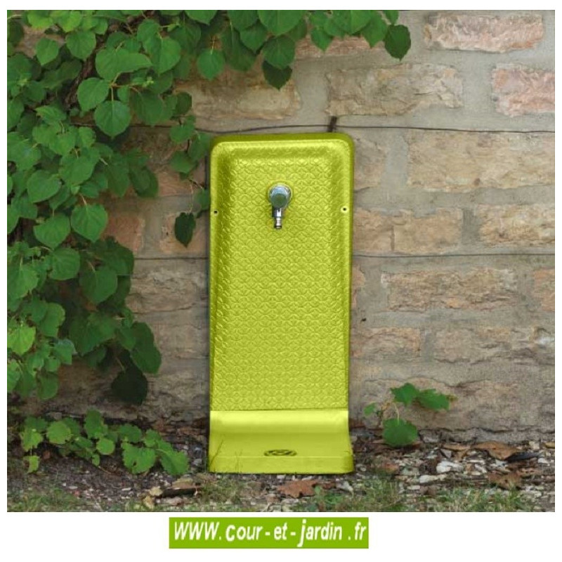 Fontaine murale de jardin coloris vert anis. Fontaine d'exterieur Venga