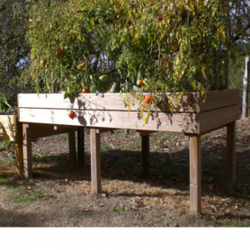 Table potagère TPO04 de 100 x 200cm en situation. Cette table de culture ou potager sur pieds est en bois traité classe 4.