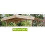 Gros plan de la toiture de la Tonnelle Bavaria en bois. Table pique-nique. Table de jardin avec banc s.